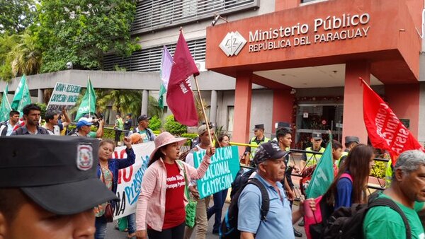 En el Día de los Derechos Humanos, organizaciones marcharon en Asunción
