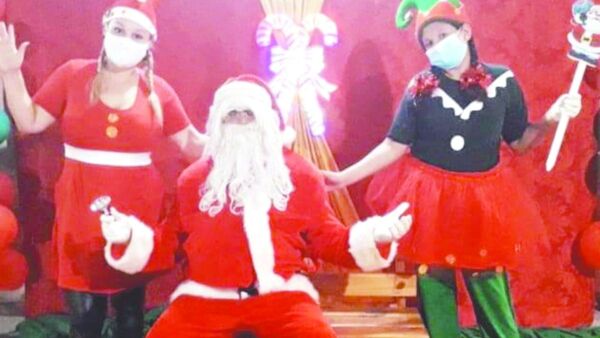 Dejaron a Papá Noel sin su banco y la ropa