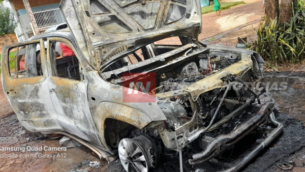 CAMIONETA SE INCENDIÓ POR COMPLETO EN GRAL. ARTIGAS