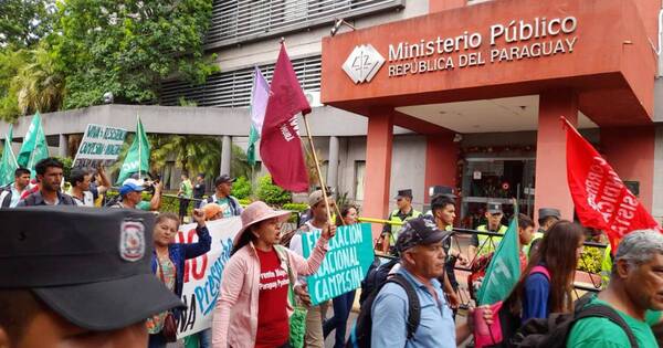 La Nación / Campesinos marcharon por el respeto a los derechos humanos en el país