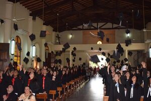 Egresan 117 profesionales de diferentes áreas del Instituto Carapeguá - Nacionales - ABC Color