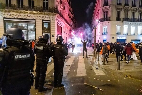 Detenidas 42 personas en París por incidentes tras ganar Marruecos en Catar - Mundo - ABC Color