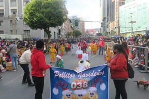 El desfile navideño vuelve a La Paz con un mensaje de paz luego de tres años - Mundo - ABC Color