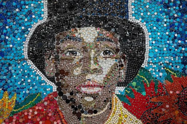 Artista venezolano presenta el mural de tapas plásticas más grande del mundo - Mundo - ABC Color