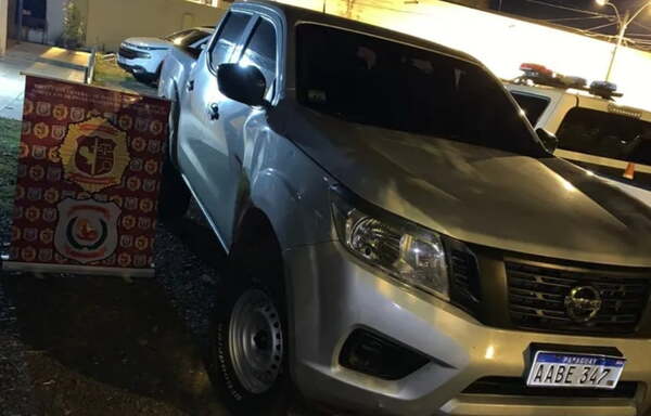 Caen policía y otros dos sospechosos por vehículo vinculado a asalto - Noticiero Paraguay