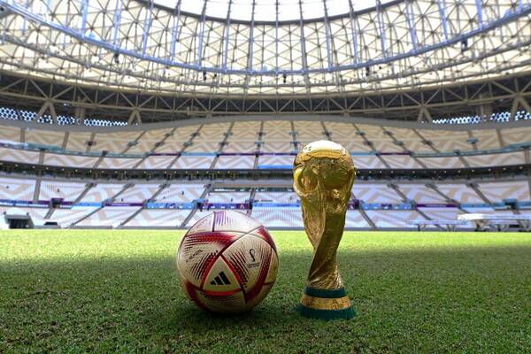 La FIFA presentó la pelota oficial para las semifinales y la gran final