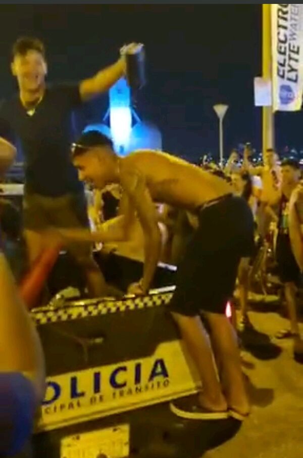 Encarnación: Jóvenes alcoholizados “tomaron” un móvil de la PMT | 1000 Noticias