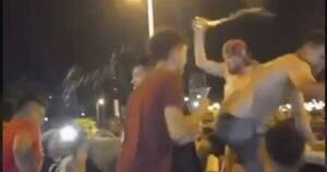 La Nación / Inadaptados causaron disturbios y tomaron una patrullera en la costanera de Encarnación