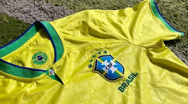 Por Pelé, Conmebol propone a CBF cambiar estrellas por corazones en escudo