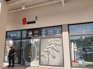 Grupo criminal estaría detrás del robo de  17 pistolas y 7.120 cartuchos de  armería   - Policiales - ABC Color