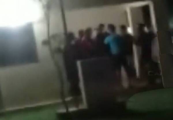 Violentos atacaron una comisaría luego que se armó un guyryry en una farra