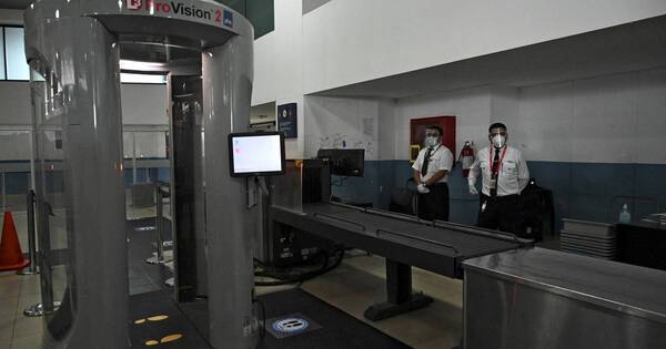 La Nación / Reabre aeropuerto de Guatemala afectado por cenizas de volcán en erupción