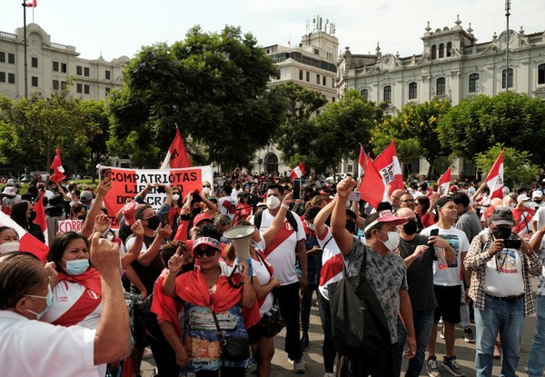 Autoridades peruanas cierran aeropuerto surandino por protestas - El Independiente