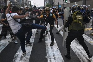 Protestas crecen en Perú contra nueva presidenta y en reclamo de elecciones