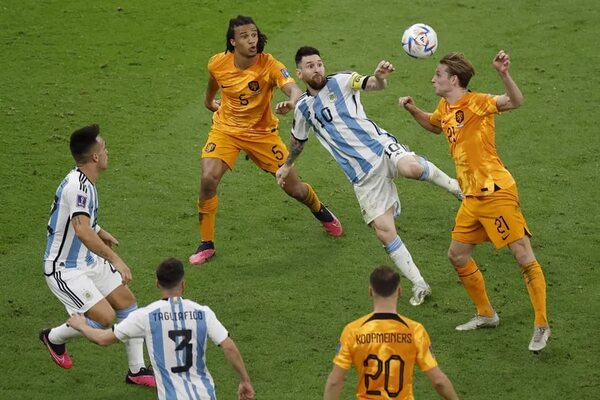 Messi iguala goles de Batistuta y está a un partido del récord de Matthäus - Fútbol Internacional - ABC Color