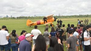 Exhibición de aviones, motocicletas y helicópteros en Ñu Guasu