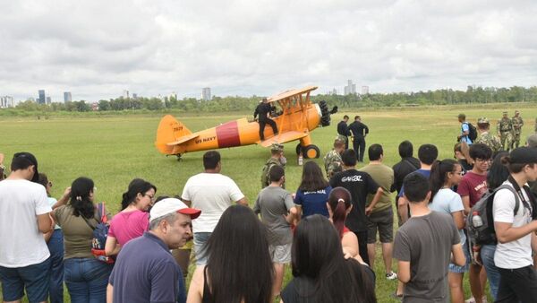 Exhibición de aviones, motocicletas y helicópteros en Ñu Guasu
