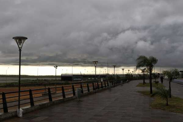 Diario HOY | Semana inicia con pronóstico de lluvias dispersas y máxima de 32ºC