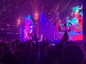 Cientos de fans de Bad Bunny no ingresaron al show en México debido a problemas con entradas falsas