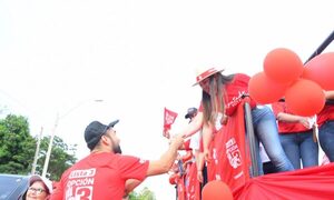 Imponente “caravana de la victoria” demuestra la fuerza electoral de Bettina Aguilera en A. Paraná – Diario TNPRESS