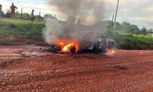 Vehículo se incendia en Minga Guazú