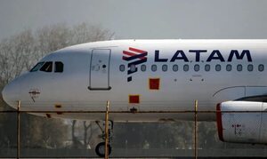 Avión de Latam desvía al Silvio Pettirossi por un pasajero con urgencia médica - Nacionales - ABC Color