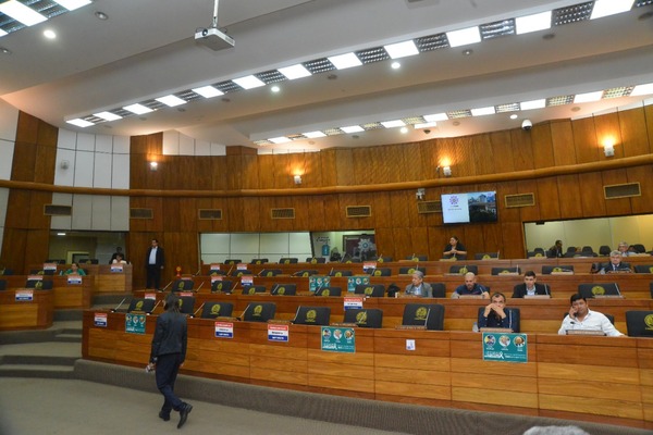 Diario HOY | Penúltima semana laboral en Diputados, sesión extra con 33 puntos