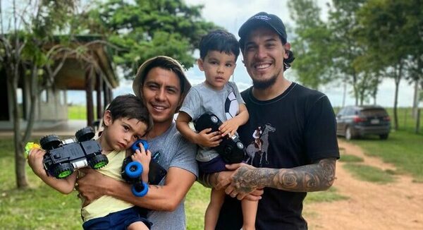 Amigos inseparables: Gustavo Gómez y 'Pika' Lucena juntos en vacaciones