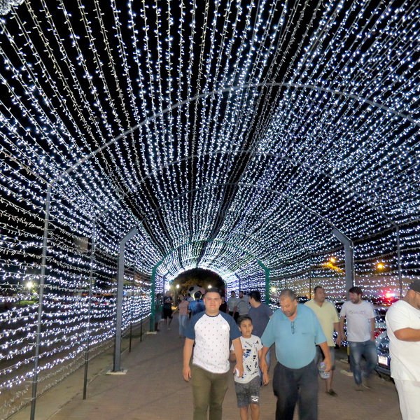 Franqueños lamentan por la “oscura Navidad” en las calles - La Clave
