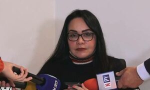 Ana Dina Coronel lamenta corrupción y persecución a presa que denunció extorsión