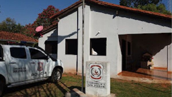 Turba de jóvenes golpean a policías en comisaría de San Joaquín