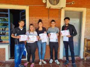 Entrega de “Becas Juventud” a estudiantes de Fuerte Olimpo.