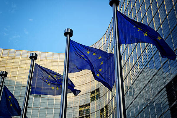 Los países de la UE logran desbloquear la ayuda de 18.000 millones de euros a Ucrania - Revista PLUS