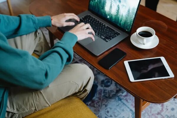 Usuarios utilizan pantallas para descansar del uso continuado de otras - Tecnología - ABC Color