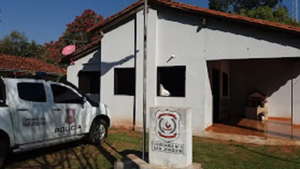 Jóvenes golpean a policías en comisaría de San Joaquín - Noticiero Paraguay