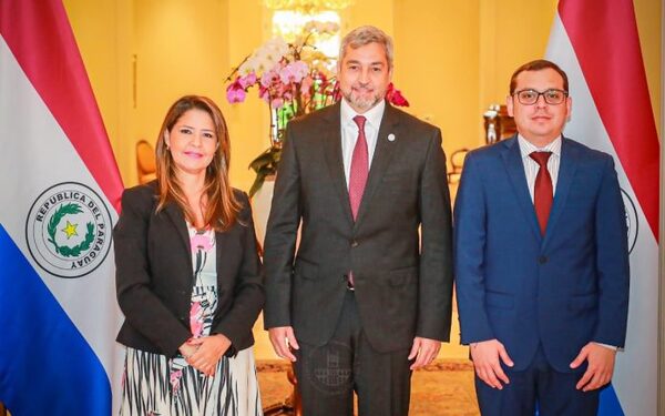 Mario Abdo recibió a los tres ternados a la Fiscalía General del Estado - El Trueno