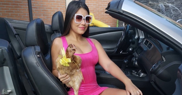 Si creíste verlo todo, Laurys te muestra cómo su gallina Hortensia se hace las uñas