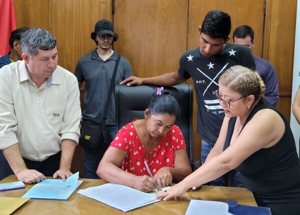 Pobladores reciben viviendas en compensación por obras de la ruta Transchaco - .::Agencia IP::.