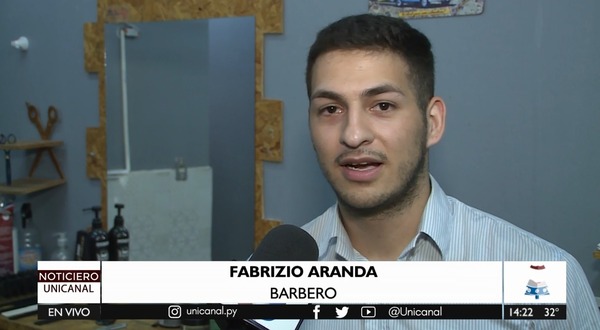 Barbero solidario: regala cortes a personas con discapacidad, bomberos y mayores de 70 - Unicanal