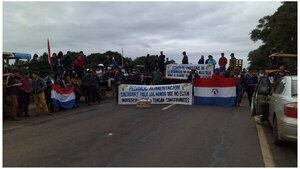 Tembiaporã: Bananeros bloquean ciudad en reclamo por baja cotización de fruta