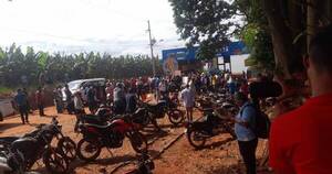 La Nación / Productores de banana cerraron accesos en Tembiaporã y piden mejor cotización