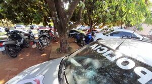 CDE: policía de civil protagonizó gresca y turba reacciona atacando patrulleras