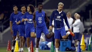 Francia entrena con dos tocados en su plantilla