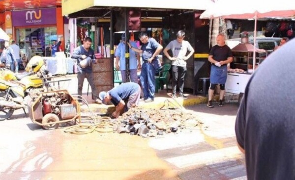 Verifican obras realizadas por ESSAP en el microcentro