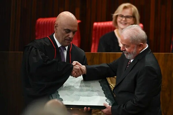 Lula recibe el diploma como presidente electo de Brasil
