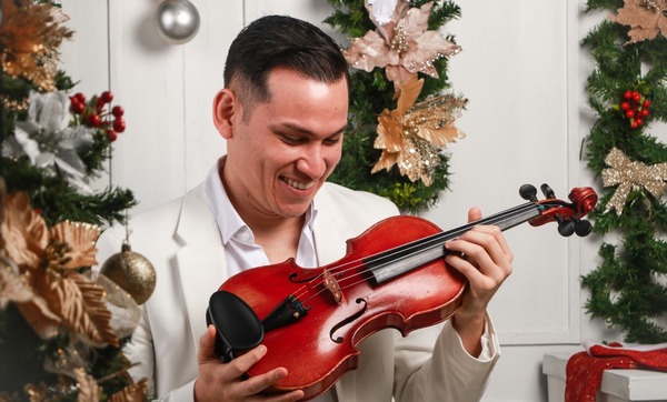 Diario HOY | Violinista paraguayo presenta álbum navideño "Flor de Coco"