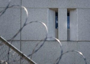 Informe revela miles de casos de abuso sexual en prisiones federales de EE.UU. - Mundo - ABC Color