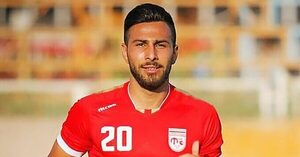 Futbolista iraní es condenado a muerte en su país por 'traición a la patria'