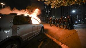 Grupos bolsonaristas intentaron invadir una sede policial y quemaron vehículos en Brasilia - .::Agencia IP::.