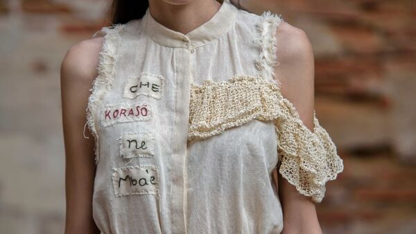 Técnicas ancestrales de ao po’i y encaje ju se lucen en la pasarela | Lifestyle | 5Días